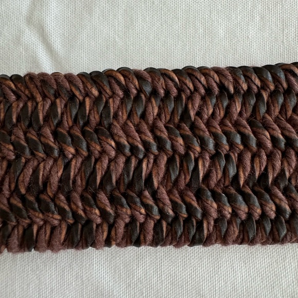 Tommy Bahama braided, stretch belt with leather trim & silver-tone buckle.